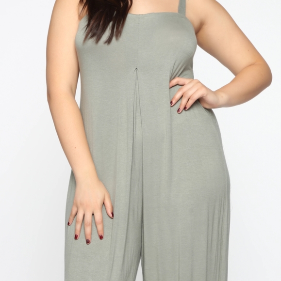Beautiful jumpsuit - Picture 2 of 5
